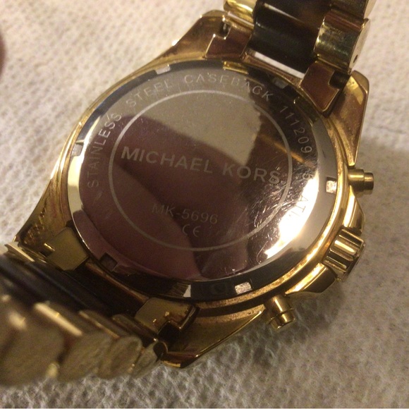 Vintage Michael Kors Watch MK-5696, Box, Owners Manual, Unique - Picture 4 of 5